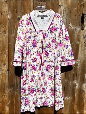 Vintage Granada White Floral Nightdress/Kimono with Pink and Purple Rose Print
